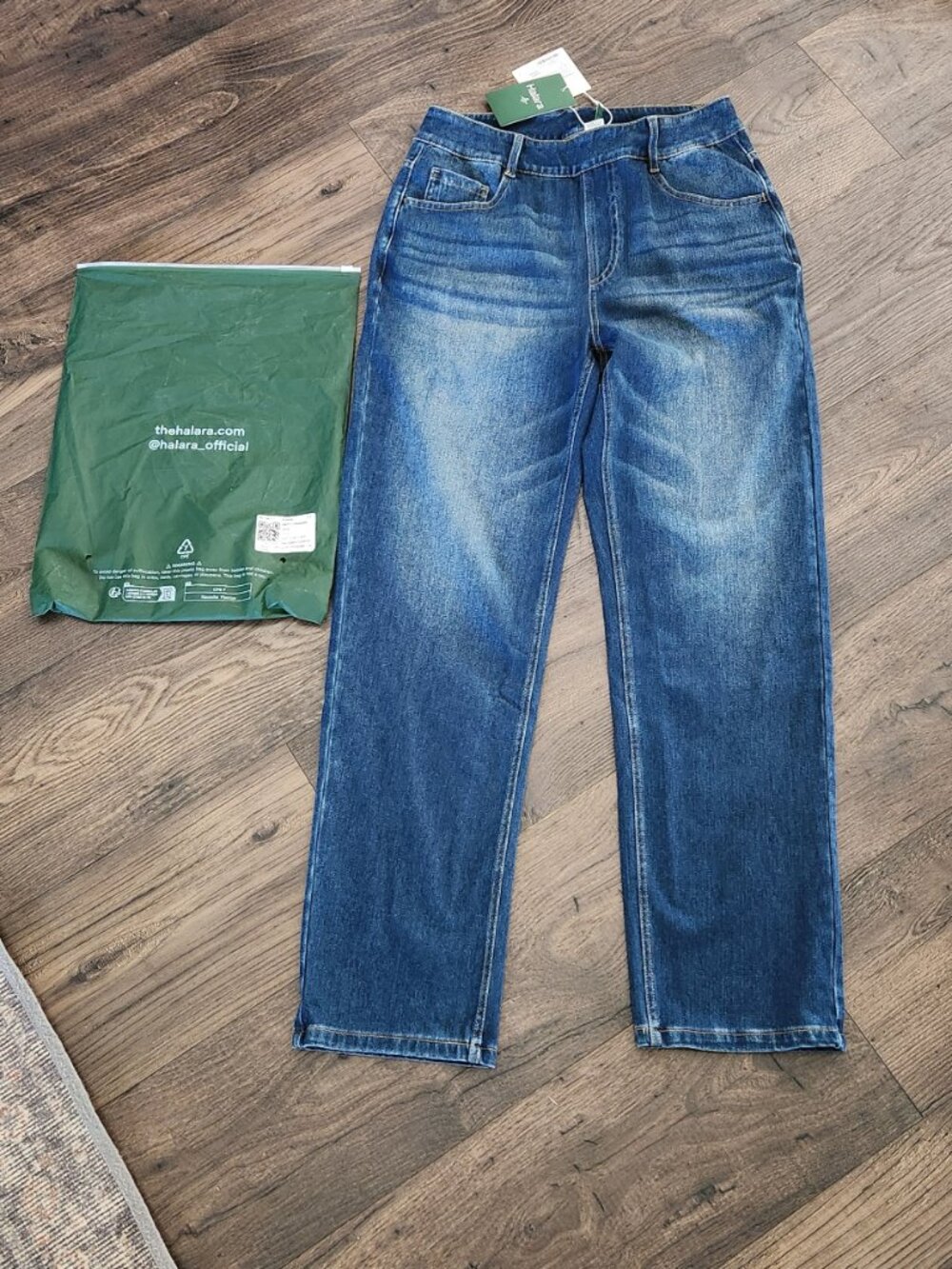 Halara Pull On Jeans Medium Petite